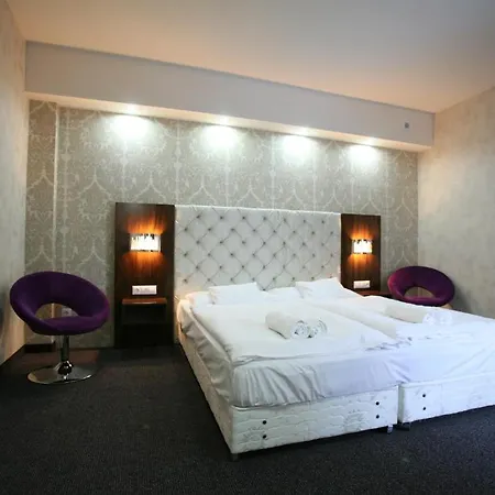 Bastya Konferencia Es Wellness 호텔 4*