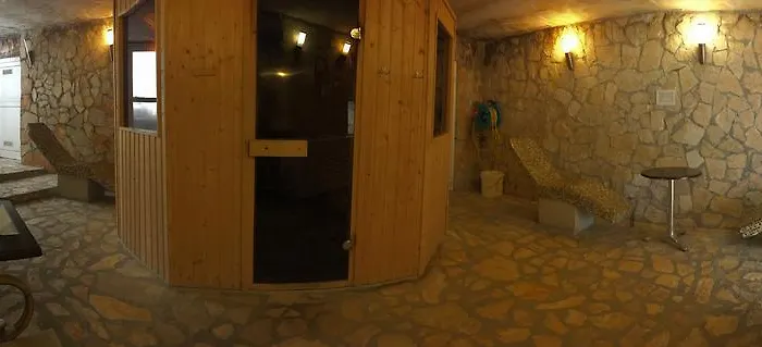 Bastya Konferencia Es Wellness 4* Μίσκολτς