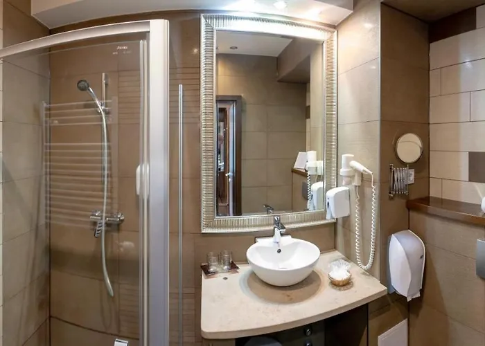 Ξενοδοχείο Bastya Konferencia Es Wellness 4*